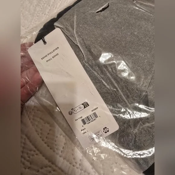 ALO Soho Pullover NWT Black Size L - Picture 7 of 8